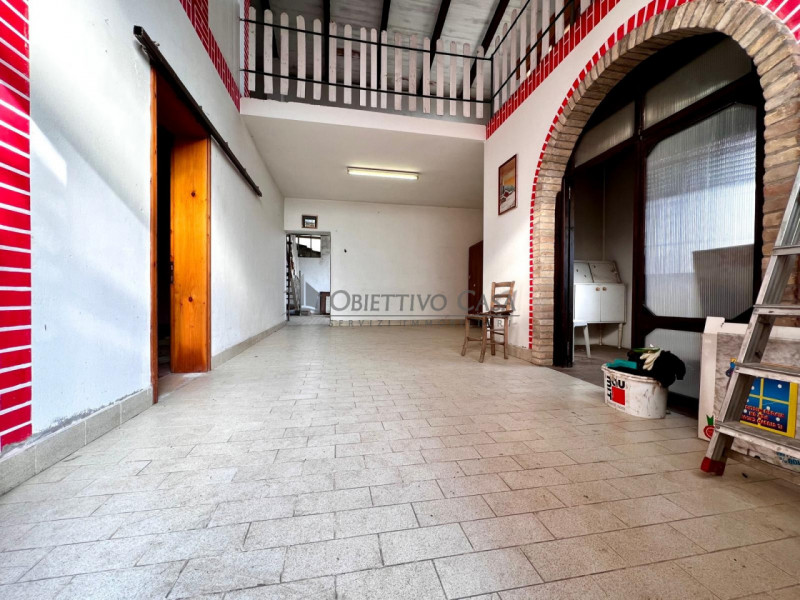 Ampia Porzione di Bifamiliare con 1800mq di Scoperto – Indipendenza e Versatilità 

Se cerchi la ...