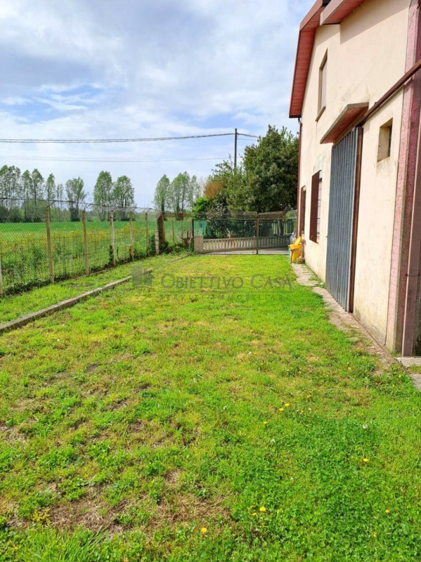 SPS209 - Sant'Angelo di Piove di Sacco - Proponiamo in vendita una porzione di bifamiliare caratt...