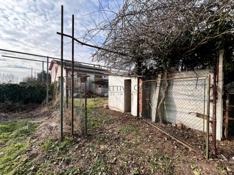 Ampia Porzione di Bifamiliare con 1800mq di Scoperto – Indipendenza e Versatilità 

Se cerchi la ...