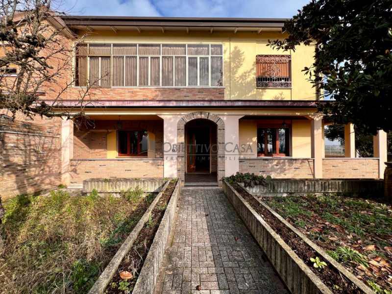 Ampia Porzione di Bifamiliare con 1800mq di Scoperto – Indipendenza e Versatilità 

Se cerchi la ...