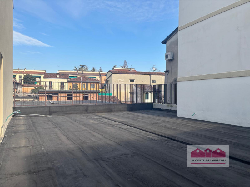 SAN ROCCO: PIANO NOBILE CON ASCENSORE, UNITA' NUOVA SU PALAZZETTO DI TRE UNITA' IN TOTALE, 220 MQ...