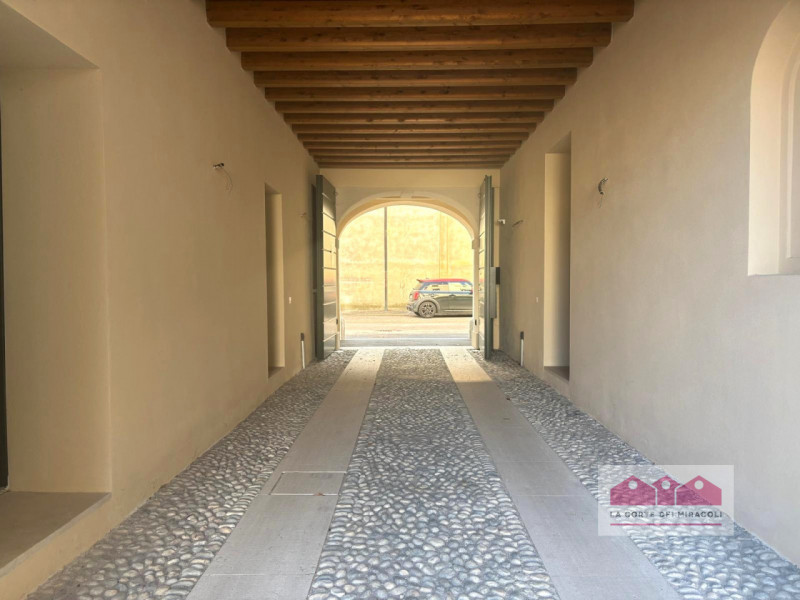 SAN ROCCO: PIANO NOBILE CON ASCENSORE, UNITA' NUOVA SU PALAZZETTO DI TRE UNITA' IN TOTALE, 220 MQ...