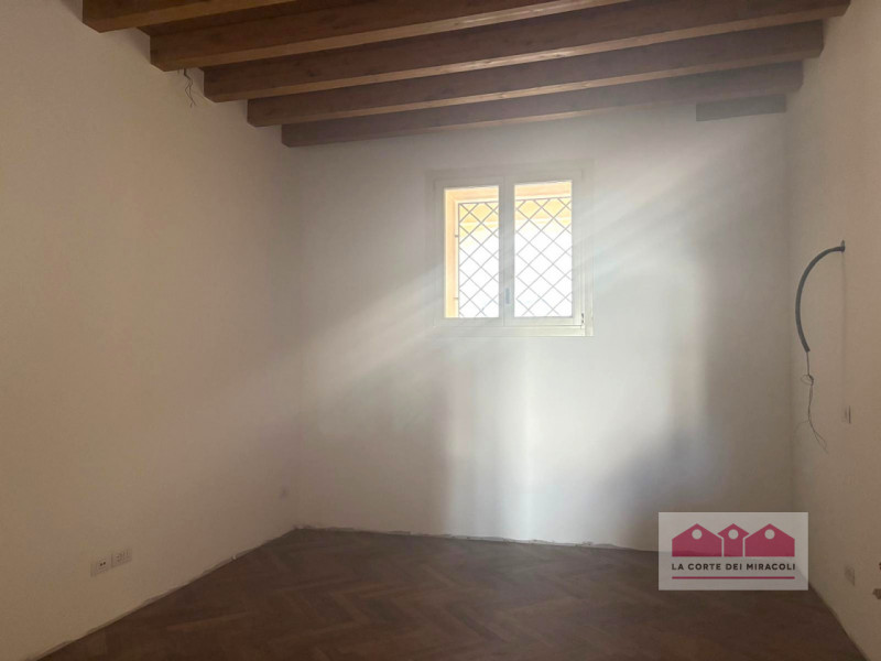 SAN ROCCO: PIANO NOBILE CON ASCENSORE, UNITA' NUOVA SU PALAZZETTO DI TRE UNITA' IN TOTALE, 220 MQ...