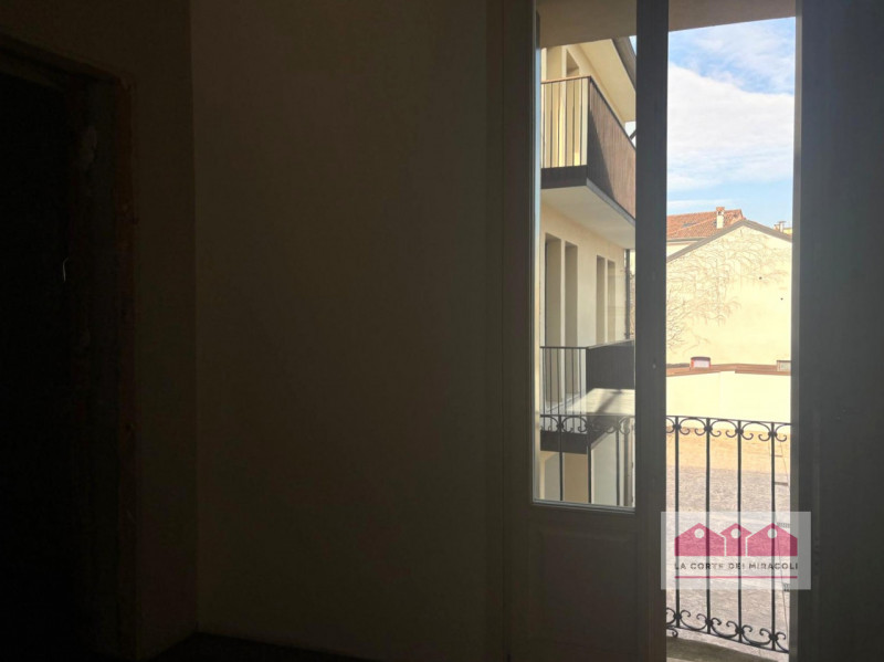 SAN ROCCO: PIANO NOBILE CON ASCENSORE, UNITA' NUOVA SU PALAZZETTO DI TRE UNITA' IN TOTALE, 220 MQ...