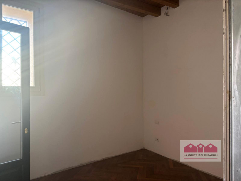 SAN ROCCO: PIANO NOBILE CON ASCENSORE, UNITA' NUOVA SU PALAZZETTO DI TRE UNITA' IN TOTALE, 220 MQ...