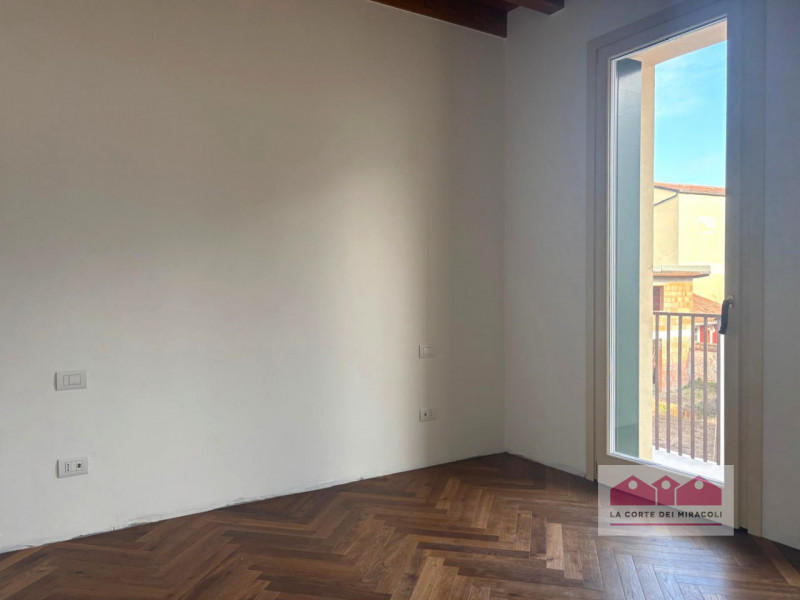 SAN ROCCO: PIANO NOBILE CON ASCENSORE, UNITA' NUOVA SU PALAZZETTO DI TRE UNITA' IN TOTALE, 220 MQ...