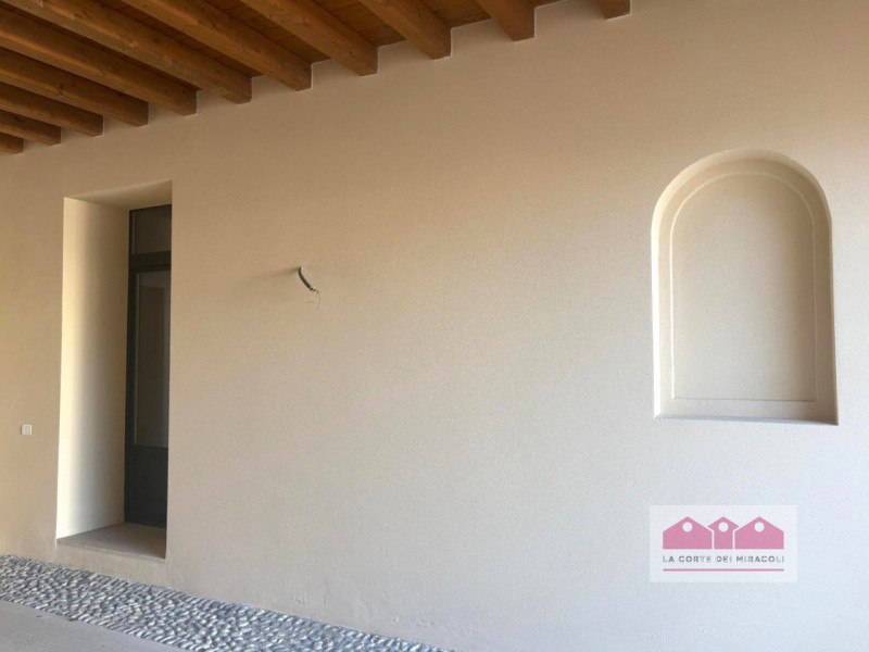 SAN ROCCO: PIANO NOBILE CON ASCENSORE, UNITA' NUOVA SU PALAZZETTO DI TRE UNITA' IN TOTALE, 220 MQ...