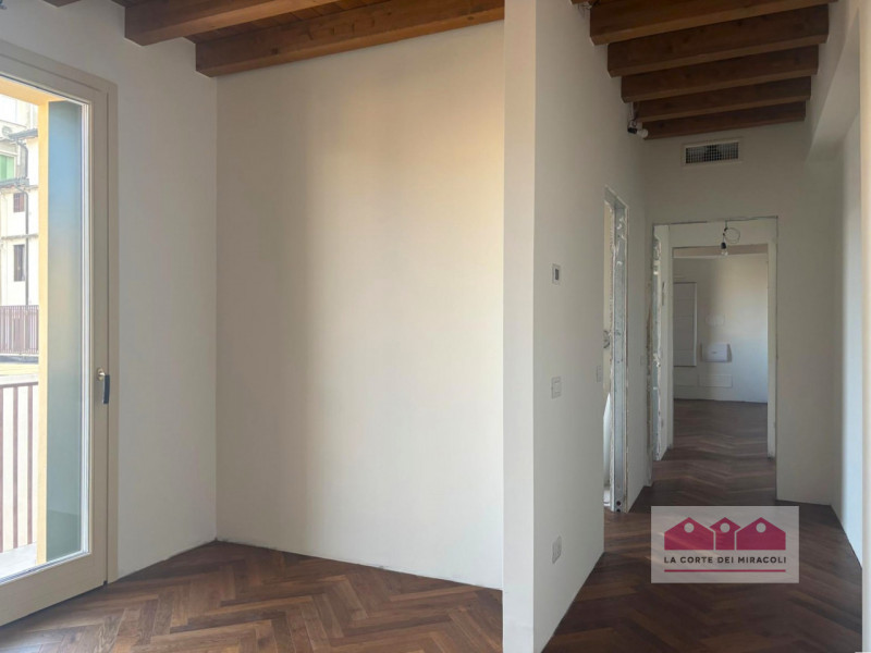 SAN ROCCO: PIANO NOBILE CON ASCENSORE, UNITA' NUOVA SU PALAZZETTO DI TRE UNITA' IN TOTALE, 220 MQ...