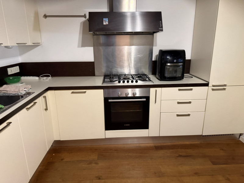 ULTIMO PIANO ARREDATO DUPLEX IN PALAZZO STORICO A RIDOSSO DI PONTE DEGLI ANGELI. EURO 1.350 MENSI...