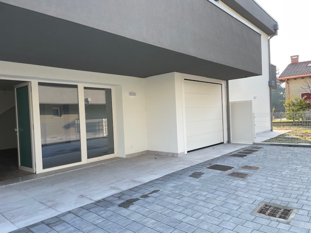 Oggi vi proponiamo una porzione di trifamiliare in centro a Sant'Angelo di Piove di Sacco, contes...