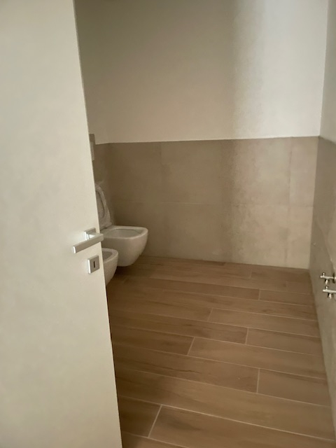 Oggi vi proponiamo una porzione di trifamiliare in centro a Sant'Angelo di Piove di Sacco, contes...