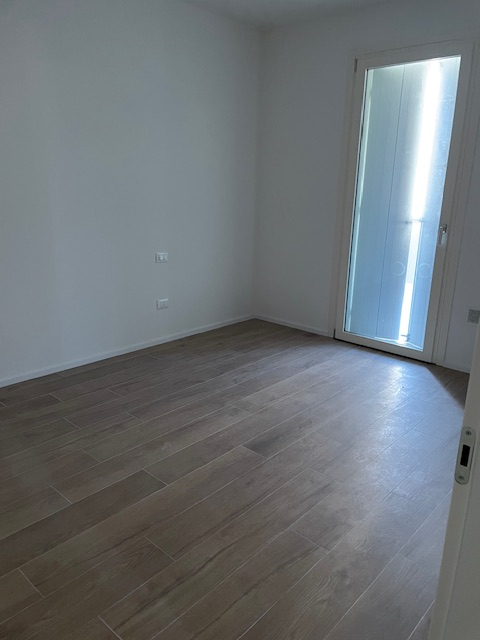 Oggi vi proponiamo una porzione di trifamiliare in centro a Sant'Angelo di Piove di Sacco, contes...