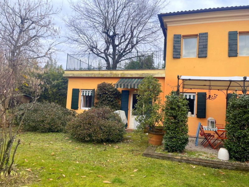 CASA SINGOLA IN CENTRO DI MESTRINO €.435.000 - rif.MG008

Scopri questa splendida casa singola in...