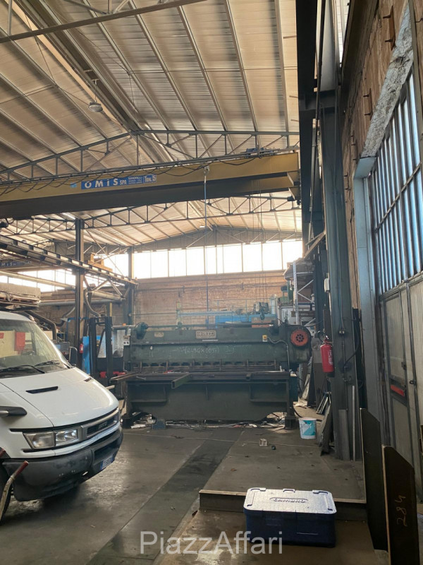 Arzergrande - Vendesi capannone di mq 700 circa, H 7 m sotto catena -capriata, compreso spogliato...