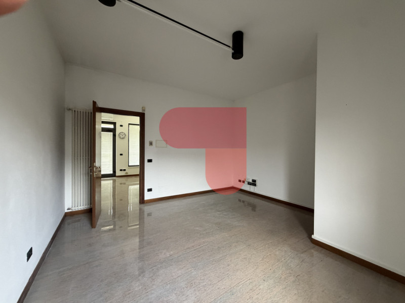 Proponiamo in affitto un ufficio di circa 50 mq situato nel comune di Arzignano, ideale per profe...