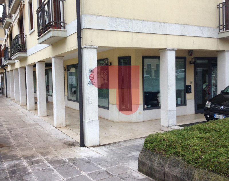 Proponiamo in affitto un ufficio di circa 50 mq situato nel comune di Arzignano, ideale per profe...