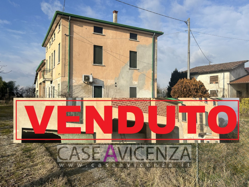 Montegalda - C.E.F.- Venite a Scoprire questa splendida casa singola terratetto situata nel cuore...