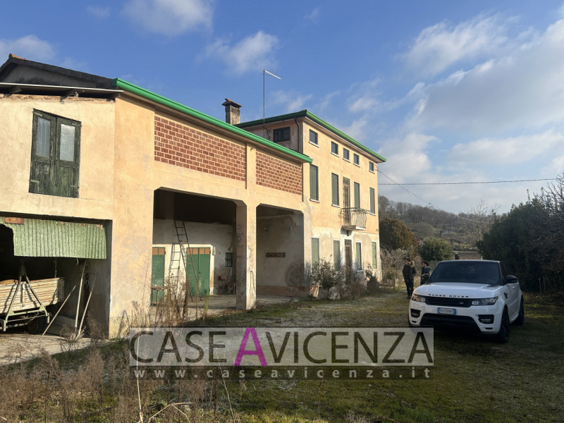 Montegalda - C.E.F.- Venite a Scoprire questa splendida casa singola terratetto situata nel cuore...