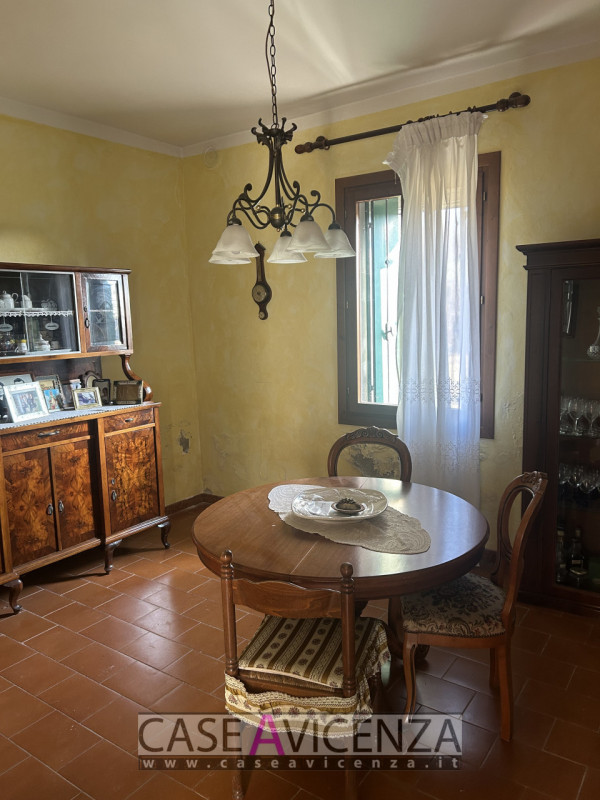 Montegalda - C.E.F.- Venite a Scoprire questa splendida casa singola terratetto situata nel cuore...