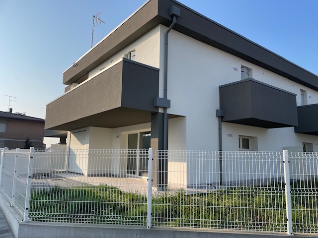 Oggi vi proponiamo una porzione di trifamiliare in centro a Sant'Angelo di Piove di Sacco, contes...