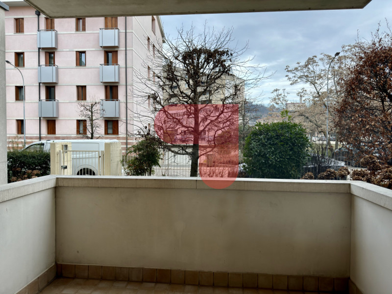 Proponiamo in vendita un elegante appartamento, situato nel cuore del comune di Arzignano, che si...