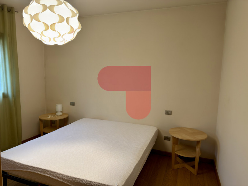 Proponiamo in vendita un elegante appartamento, situato nel cuore del comune di Arzignano, che si...