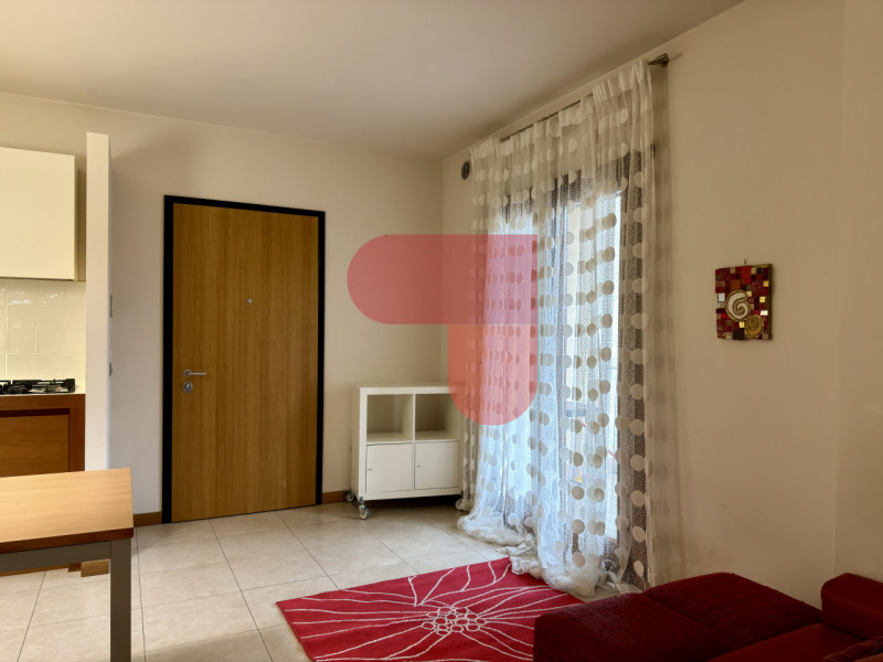 Proponiamo in vendita un elegante appartamento, situato nel cuore del comune di Arzignano, che si...