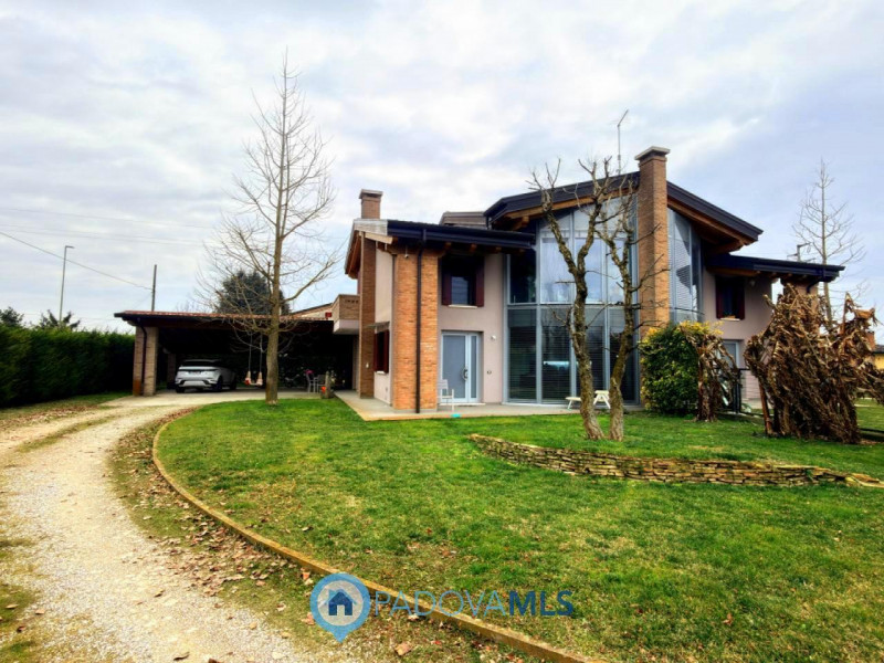 Immobile in esclusiva al Gruppo Padova MLS

BAGNOLI DI SOPRA: Una posizione ideale per chi cerca ...