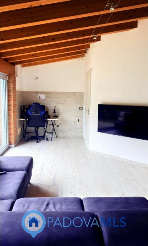 Immobile in esclusiva al Gruppo Padova MLS

BAGNOLI DI SOPRA: Una posizione ideale per chi cerca ...