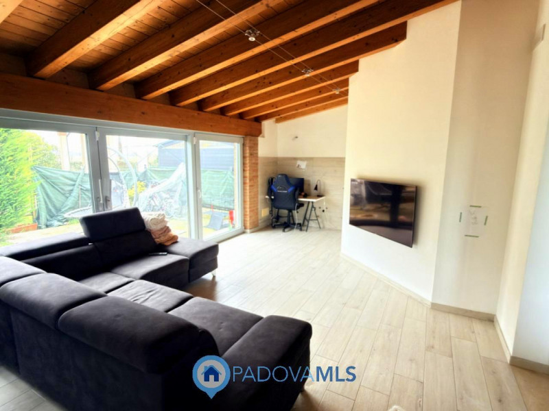 Immobile in esclusiva al Gruppo Padova MLS

BAGNOLI DI SOPRA: Una posizione ideale per chi cerca ...