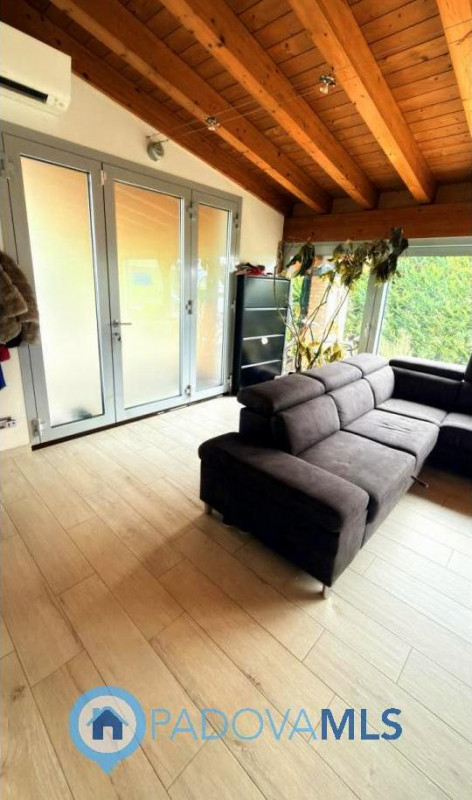 Immobile in esclusiva al Gruppo Padova MLS

BAGNOLI DI SOPRA: Una posizione ideale per chi cerca ...