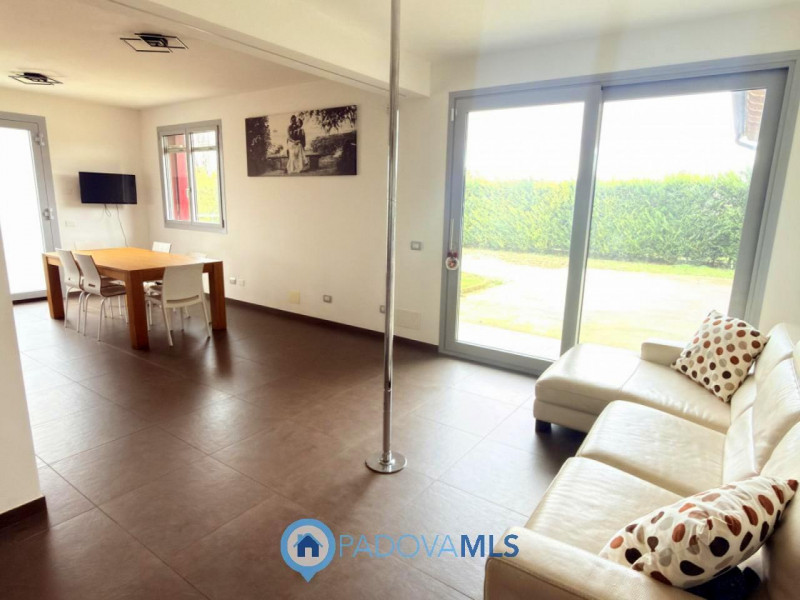 Immobile in esclusiva al Gruppo Padova MLS

BAGNOLI DI SOPRA: Una posizione ideale per chi cerca ...