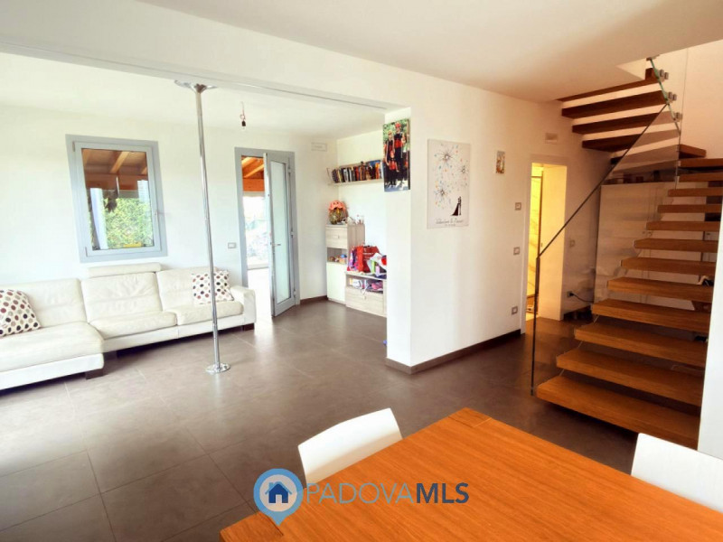 Immobile in esclusiva al Gruppo Padova MLS

BAGNOLI DI SOPRA: Una posizione ideale per chi cerca ...