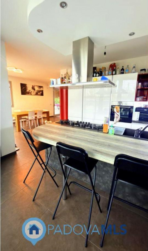 Immobile in esclusiva al Gruppo Padova MLS

BAGNOLI DI SOPRA: Una posizione ideale per chi cerca ...