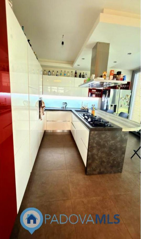 Immobile in esclusiva al Gruppo Padova MLS

BAGNOLI DI SOPRA: Una posizione ideale per chi cerca ...