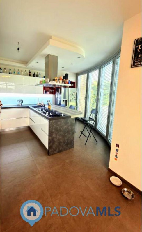 Immobile in esclusiva al Gruppo Padova MLS

BAGNOLI DI SOPRA: Una posizione ideale per chi cerca ...