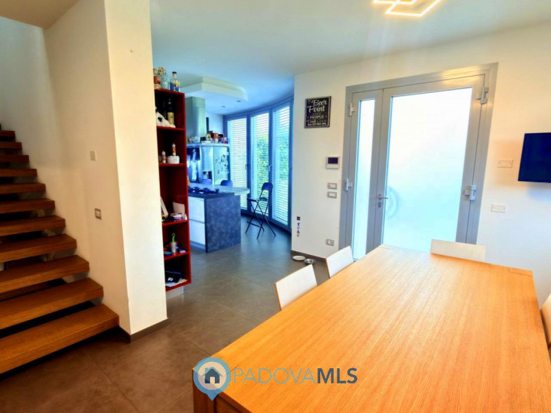 Immobile in esclusiva al Gruppo Padova MLS

BAGNOLI DI SOPRA: Una posizione ideale per chi cerca ...