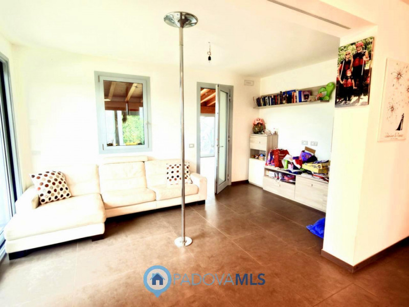 Immobile in esclusiva al Gruppo Padova MLS

BAGNOLI DI SOPRA: Una posizione ideale per chi cerca ...