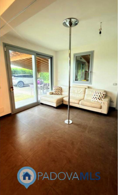 Immobile in esclusiva al Gruppo Padova MLS

BAGNOLI DI SOPRA: Una posizione ideale per chi cerca ...