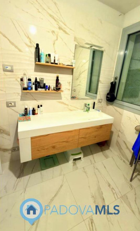 Immobile in esclusiva al Gruppo Padova MLS

BAGNOLI DI SOPRA: Una posizione ideale per chi cerca ...