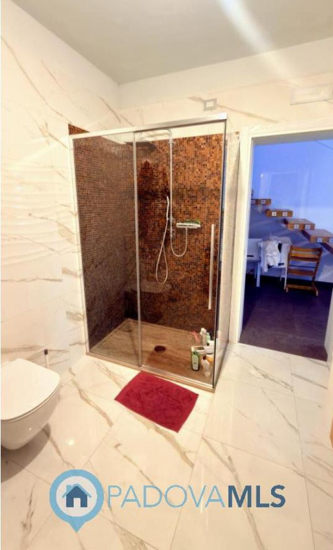 Immobile in esclusiva al Gruppo Padova MLS

BAGNOLI DI SOPRA: Una posizione ideale per chi cerca ...