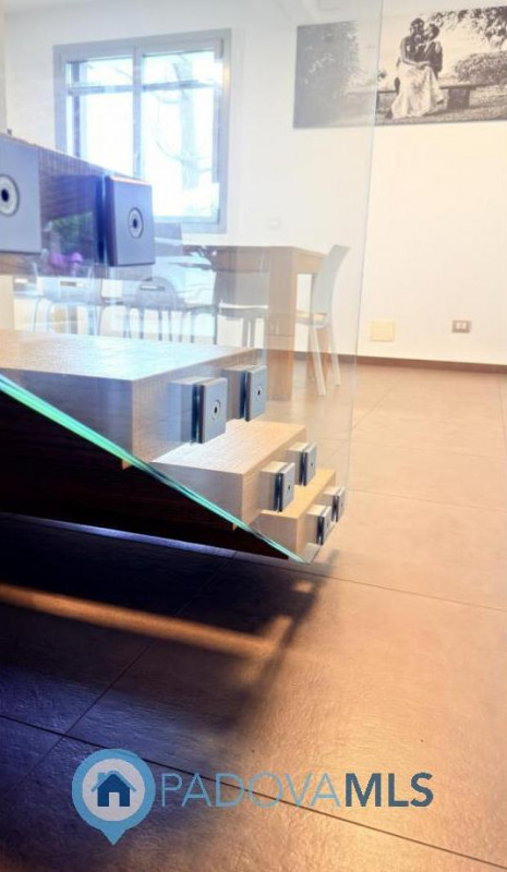 Immobile in esclusiva al Gruppo Padova MLS

BAGNOLI DI SOPRA: Una posizione ideale per chi cerca ...