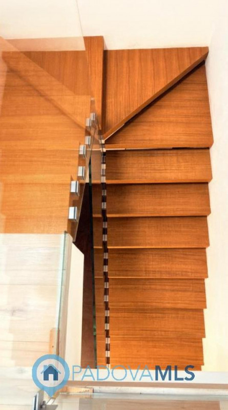 Immobile in esclusiva al Gruppo Padova MLS

BAGNOLI DI SOPRA: Una posizione ideale per chi cerca ...