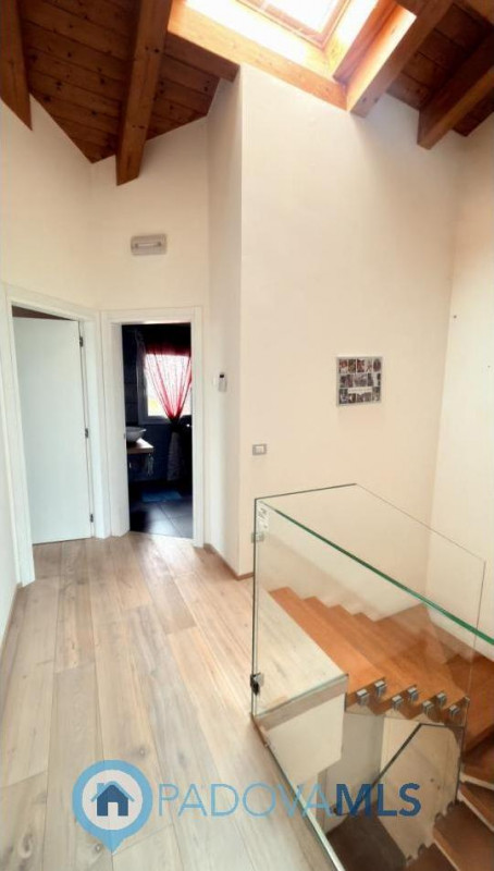 Immobile in esclusiva al Gruppo Padova MLS

BAGNOLI DI SOPRA: Una posizione ideale per chi cerca ...