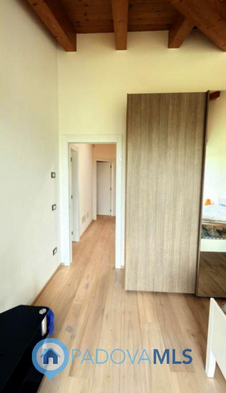 Immobile in esclusiva al Gruppo Padova MLS

BAGNOLI DI SOPRA: Una posizione ideale per chi cerca ...