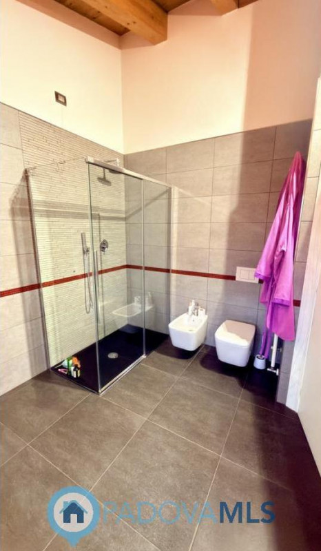 Immobile in esclusiva al Gruppo Padova MLS

BAGNOLI DI SOPRA: Una posizione ideale per chi cerca ...