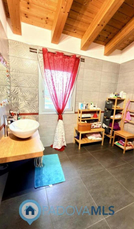 Immobile in esclusiva al Gruppo Padova MLS

BAGNOLI DI SOPRA: Una posizione ideale per chi cerca ...