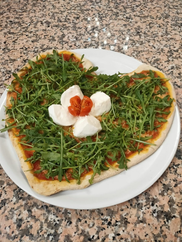 Cedesi attivita' BEN avviata di pizzeria per asporto! Centro Rovigo. Si cede completamente arreda...