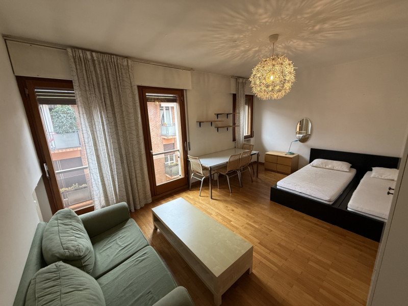 Laterale via Savonarola: Ottima posizione in zona residenziale interna e tranquilla. Contesto con...