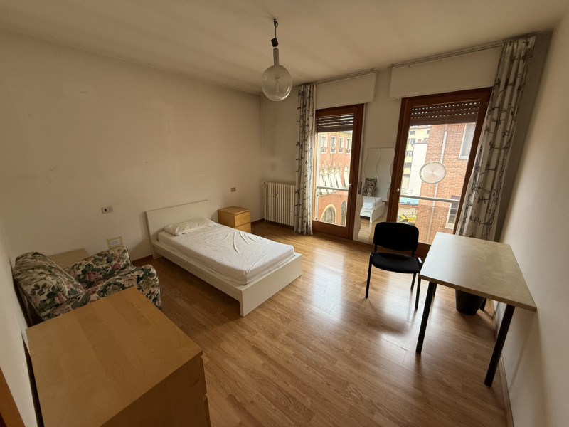 Laterale via Savonarola: Ottima posizione in zona residenziale interna e tranquilla. Contesto con...